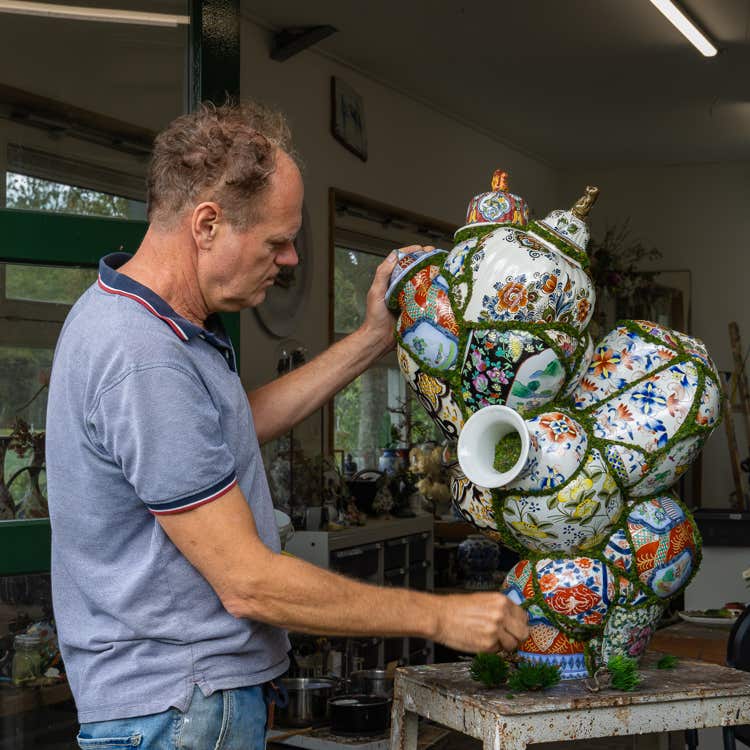 Door het creatieve proces vast te leggen door middel van foto's, kan een kunstenaar reflecteren op zijn eigen werk en methoden. Dit kan leiden tot nieuwe inzichten en verbeteringen in toekomstige projecten.