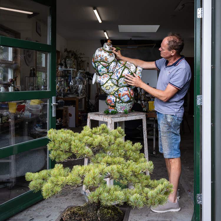 Beeldbank voor zzp en bedrijven, zoals deze voor visual Artist Patrick Bergsma die werkt aan een nieuw kunstwerk onder de naam Expanding China Series.